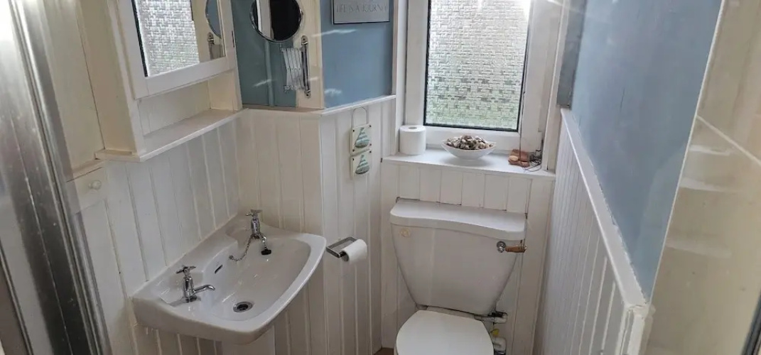 Snug - Macushla Apartment