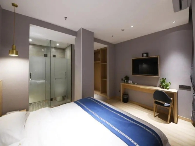 Standard Triple Family room