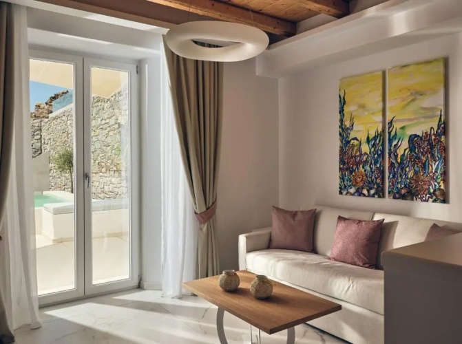 ΑRCS Suites & Residences