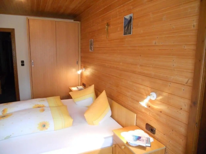 5 Bedrooms Apartment