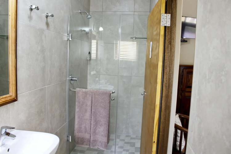 17 on Bird Guest House