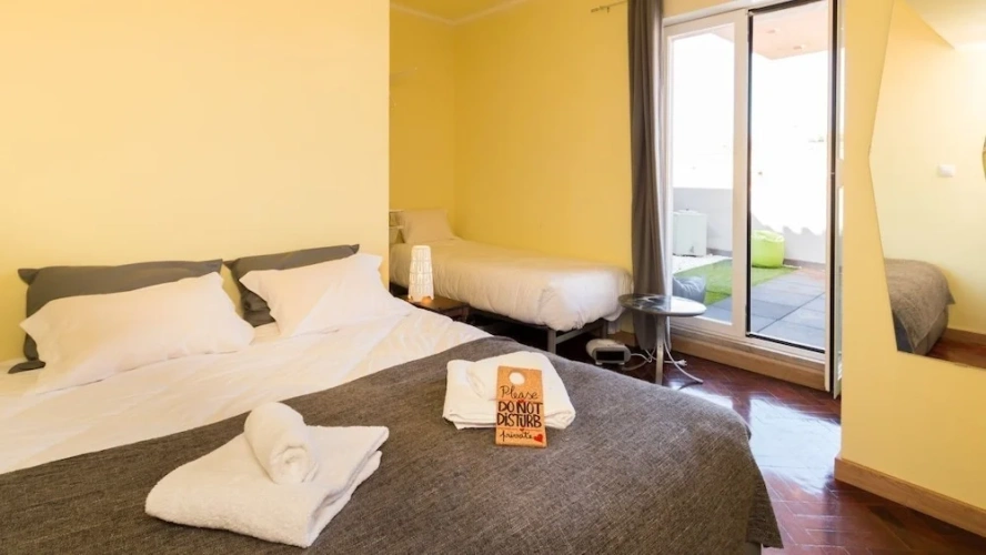 Standard Triple room with city view