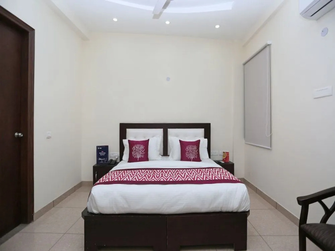 Hotel Petals Inn