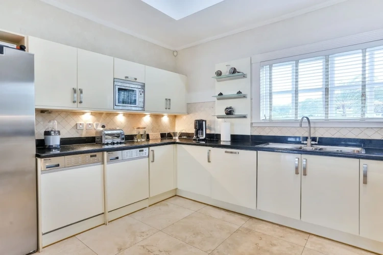 3 Bedrooms Villa