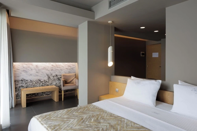 Deluxe Triple room with balcony and with sea view