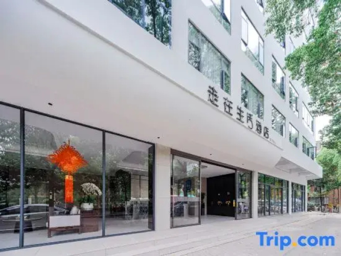 Walking In Life Hotel