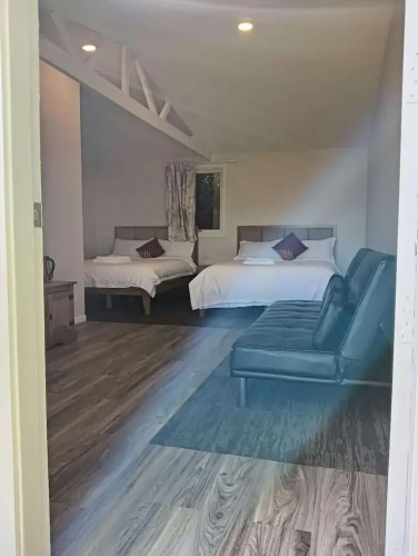 2 double and 1 sofa beds chalet 7D