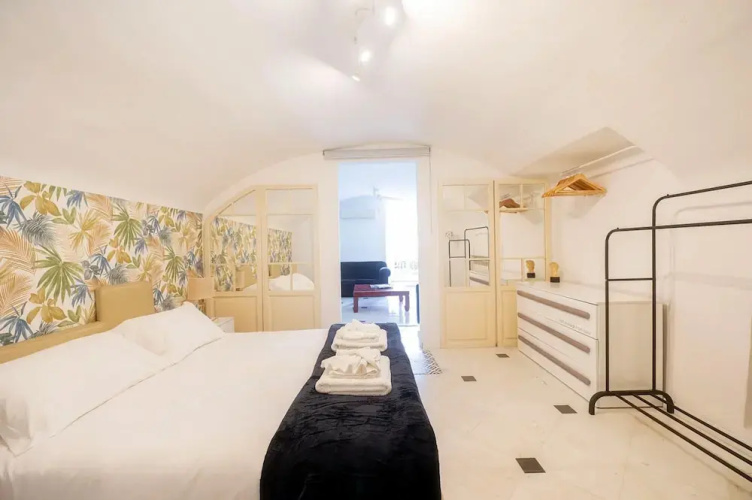Caden Splace - Dbalconycollection at Piazza Navona