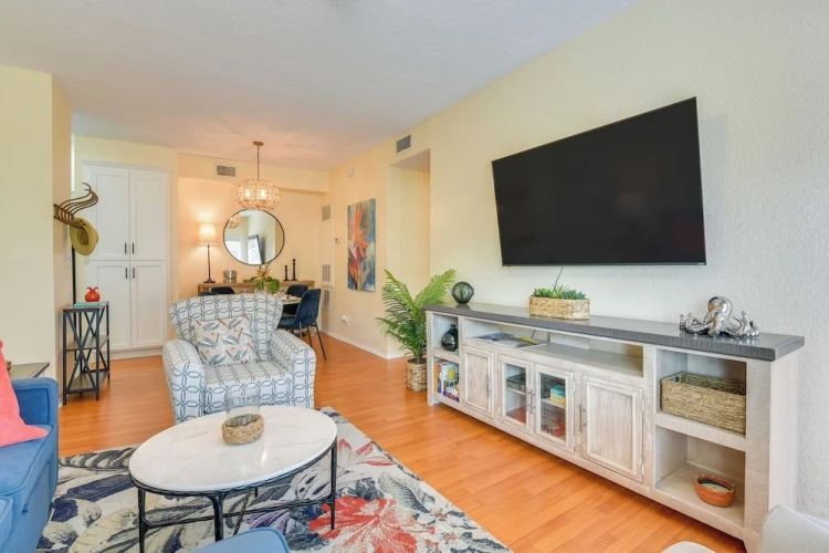 2 Bedrooms Apartment