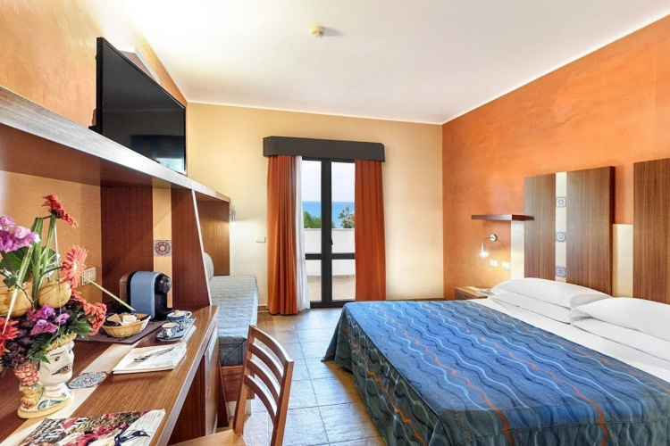 Serenusa Resort