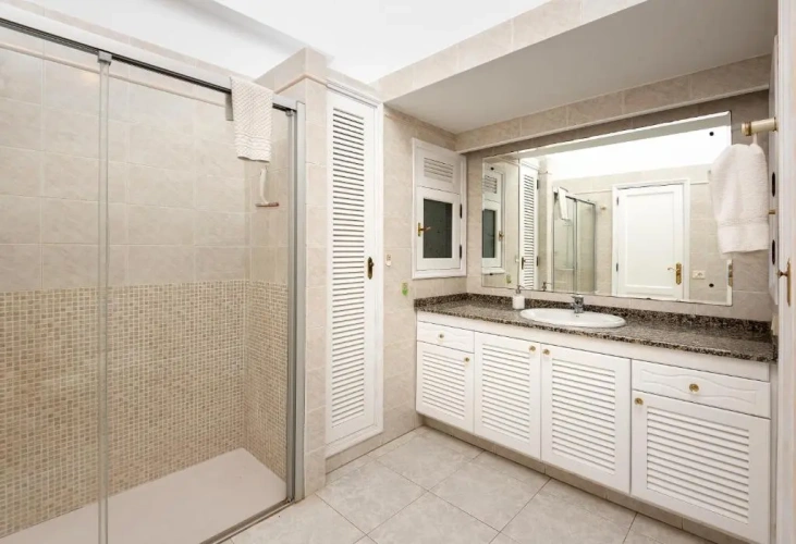 3 Bedrooms Apartment