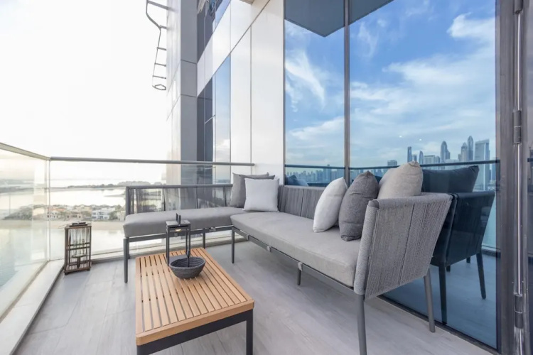 Sophisticated 1BR Palm Apt w Beach Access