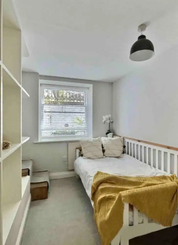Walk Anywhere From This Cosy Central Flat