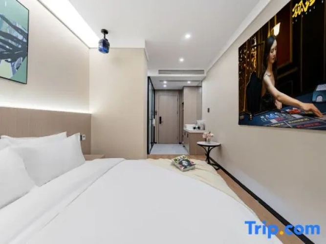 Standard Double room with city view