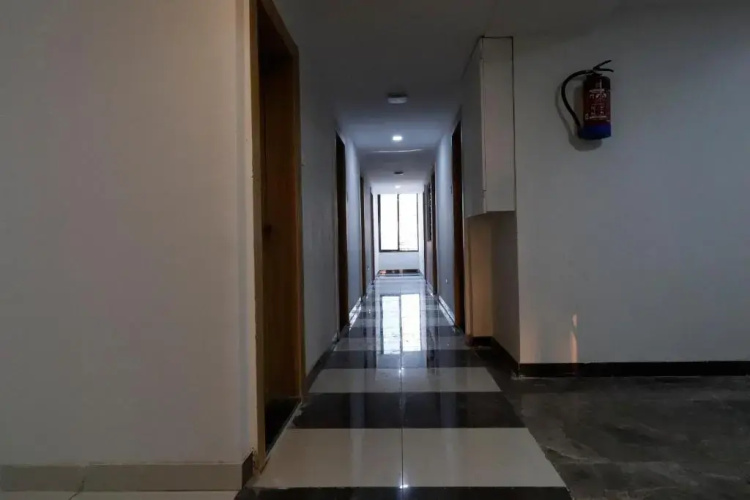 Collection O Hotel 7 Treats Near Amanora Mall