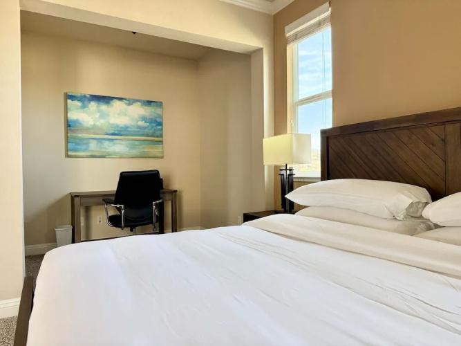 New Luxurious 1BR Apartment Heated Pool Spa Sauna