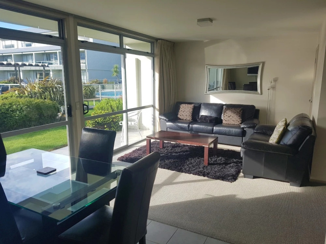 300 Lake Terrace C4