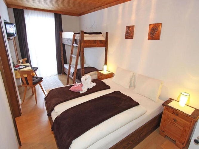 Standard Quadruple room with mountain view