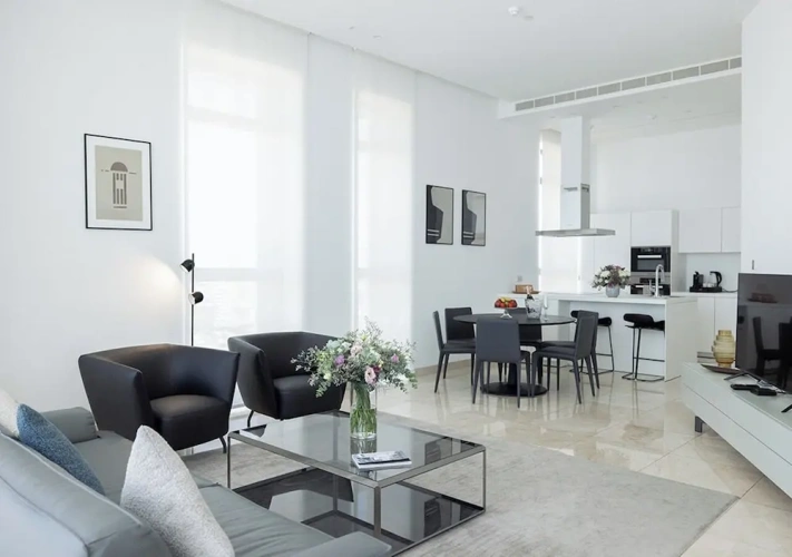 2 Bedrooms Luxury Apartment with city view