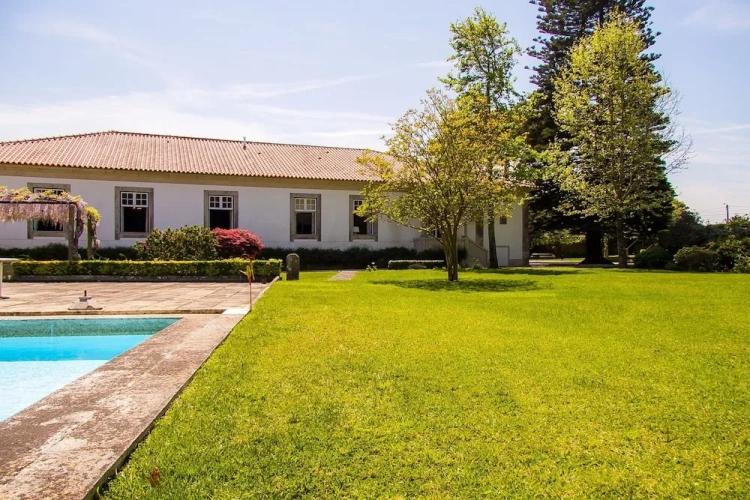 5 Bedrooms Villa