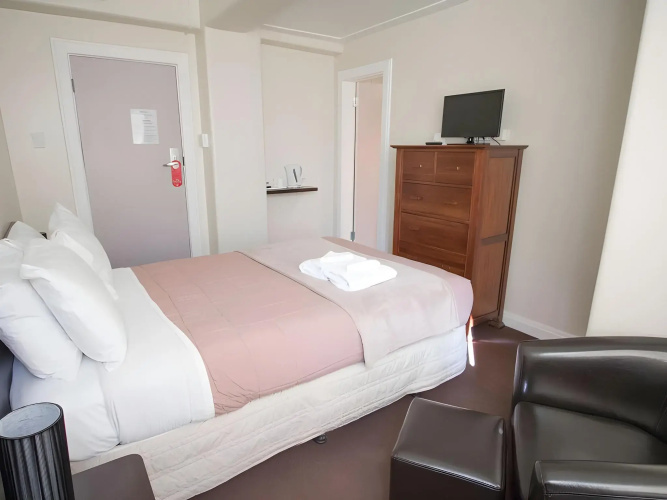 Hotel Waterloo & Backpackers