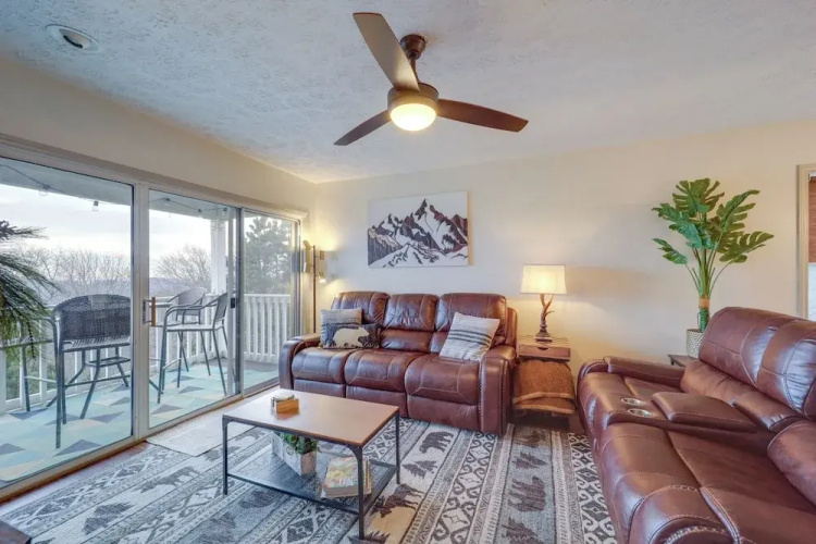 Lovely Beech Mountain Condo w/ Balcony & Views!