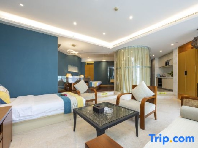 Deluxe Family Suite with garden view