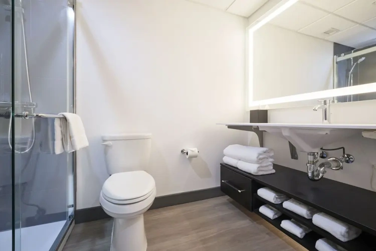 Superior Quadruple room with city view