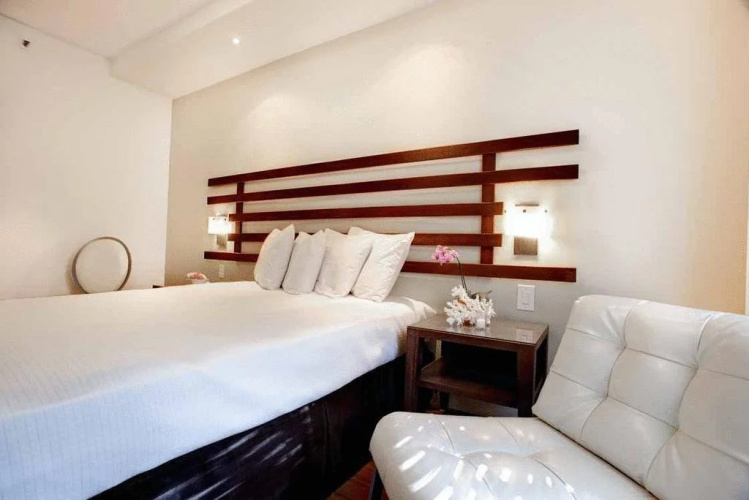 Dorchester Hotel & Suites