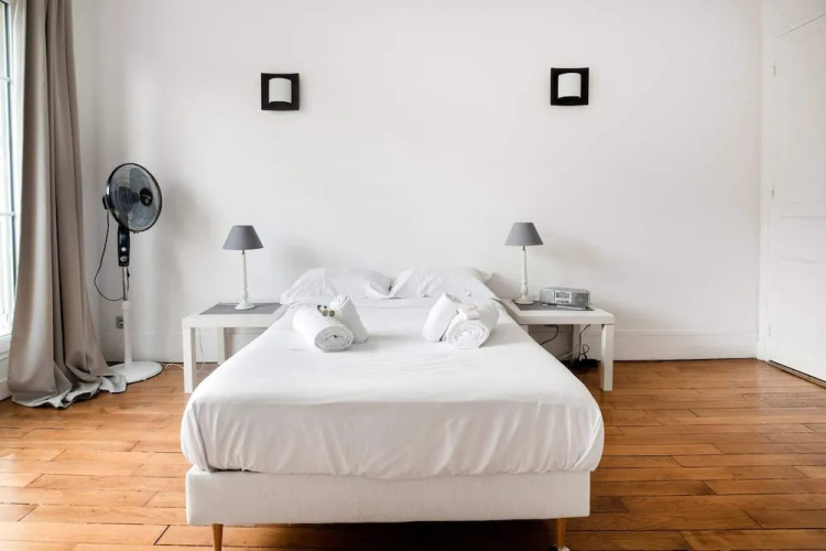 Bright Champerret Apartment Fits 4 in Paris 17th!