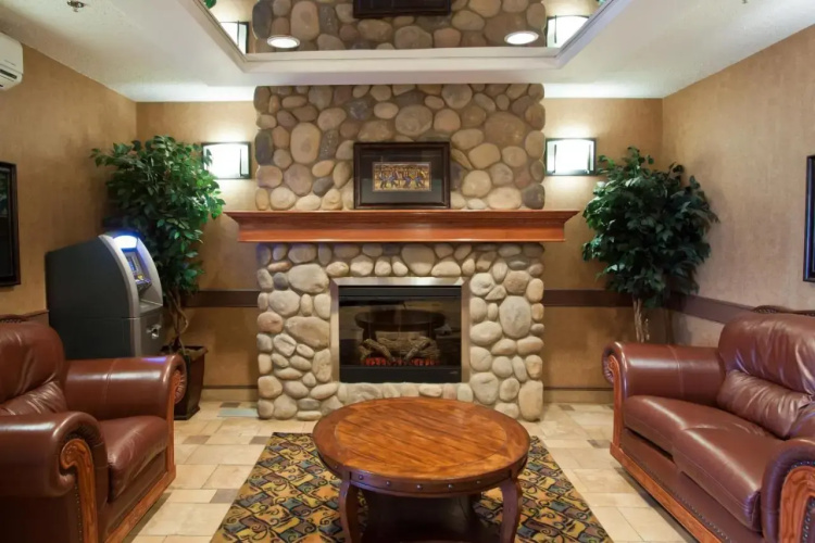 Days Inn & Suites by Wyndham Strathmore