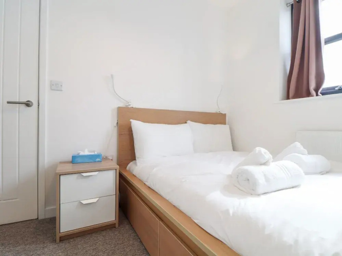 1 Queensway Gardens