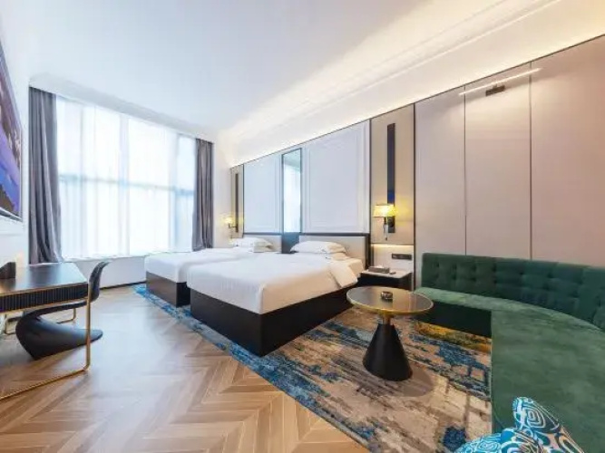 Cloud hguage House hotel