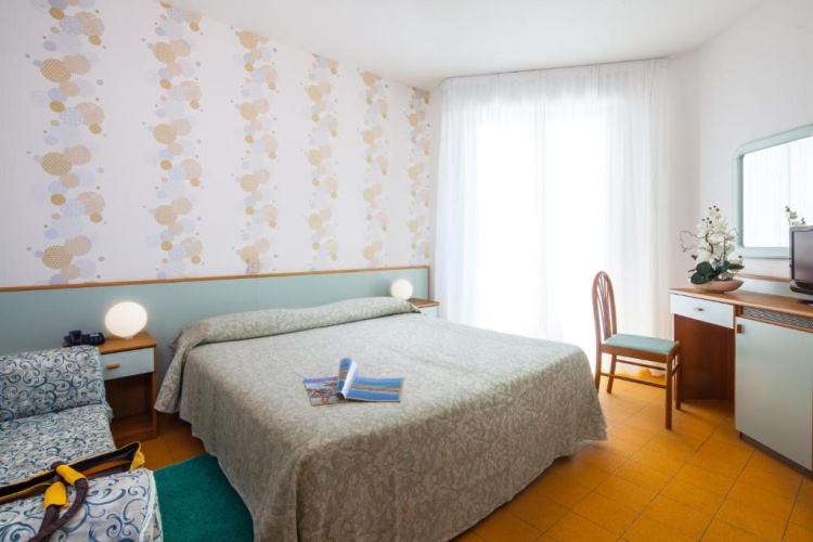 Standard Triple room with balcony