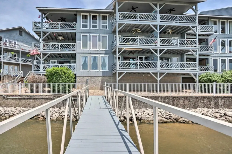 Pool Access & Lake Views: Osage Beach Condo!