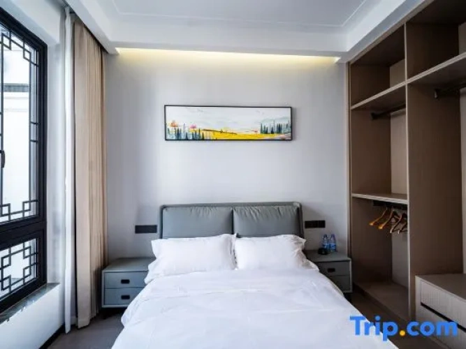 Standard room with courtyard view