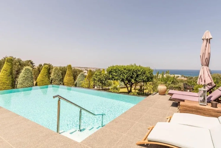 3 Bedrooms Villa