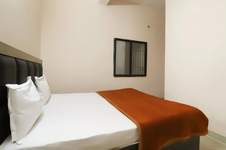 SPOT ON 37254 Hotel Krishna