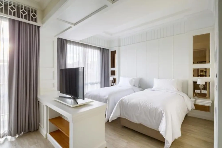 Premier Twin room with balcony