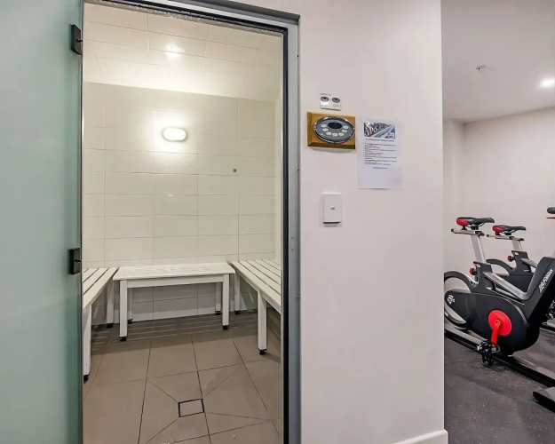 Surfers Paradise 1-bed With Stunning Views & Pool