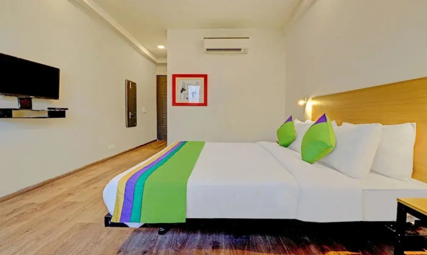 Chs Medanta by Treebo Rooms