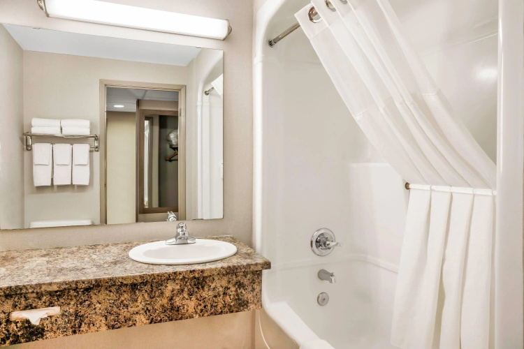 Days Inn & Suites by Wyndham West Edmonton photo 10