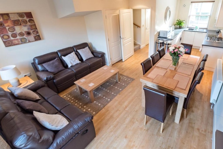 4 Bedrooms Cottage
