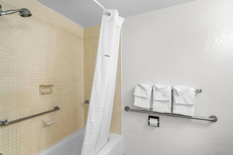 Howard Johnson by Wyndham Vero Beach / Downtown