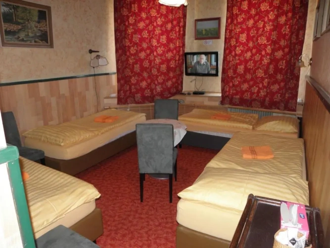 Standard Triple room