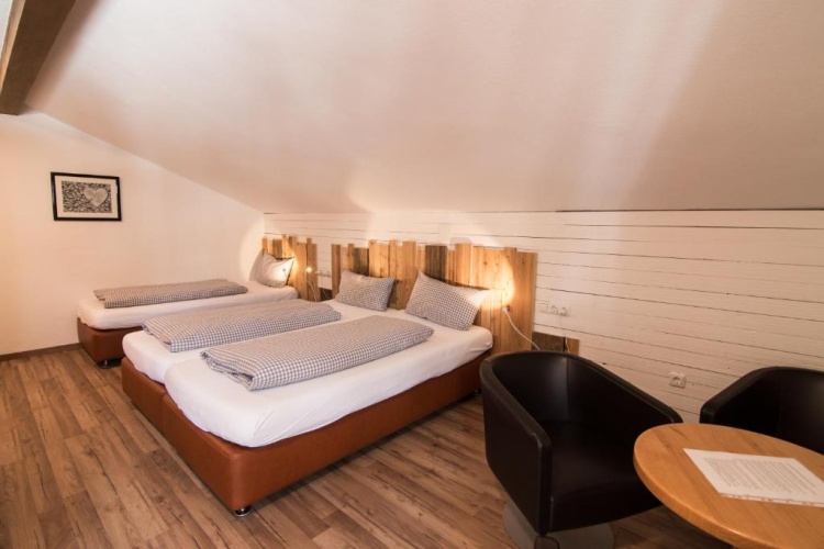 Standard Triple room with balcony