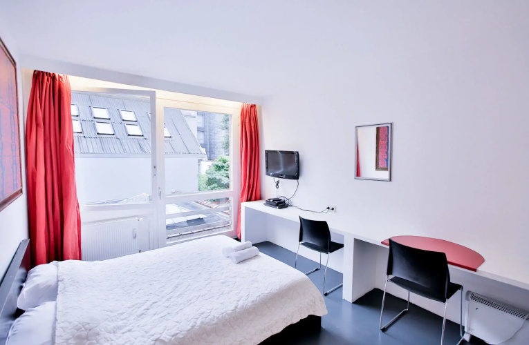Chic suisse flat - Metro Louise
