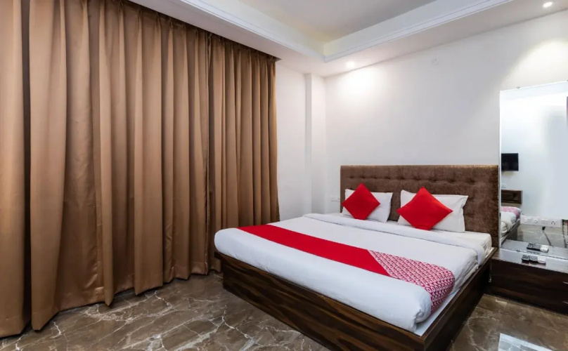 OYO 15800 Jaanie's Residency