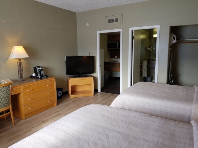 Days Inn by Wyndham Golden photo 6