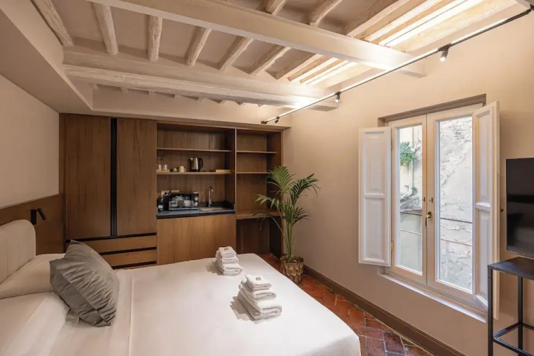 Deluxe Double room with city view